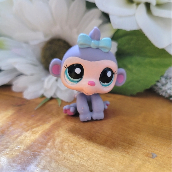 Littlest Pet Shop LPS #2277 Monkey Purple Blue Bow Eyes Baby 2006 - Picture 1 of 12